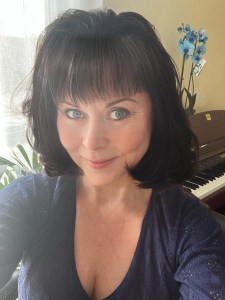 Suzanne's selfie with dark bob hairstyle with bangs.